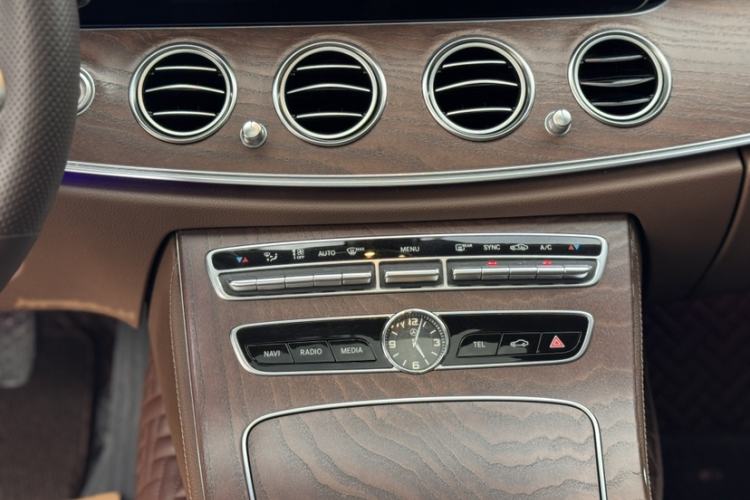 Used Mercedes-Benz E-Class 2019 Restyled E 300 L Luxury Edition Gear Lever