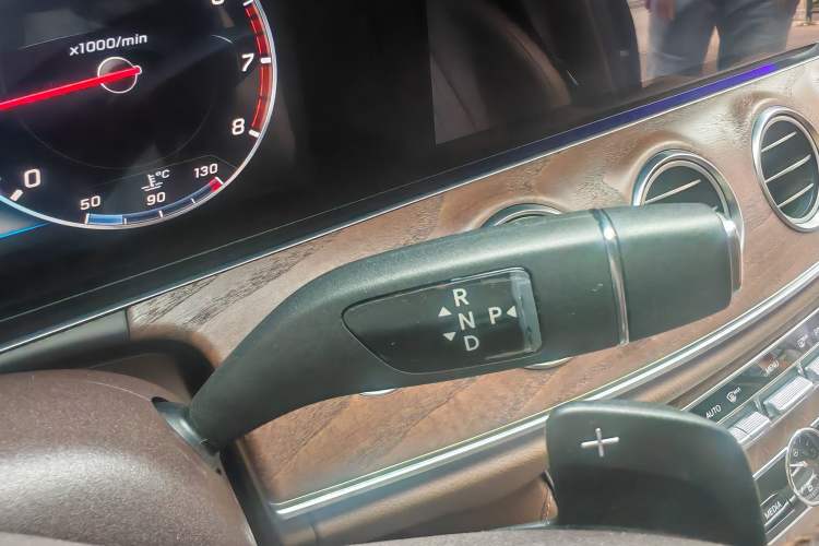 Used Mercedes-Benz E-Class 2019 Facelifted E 300 L Stylish Version Gear Lever