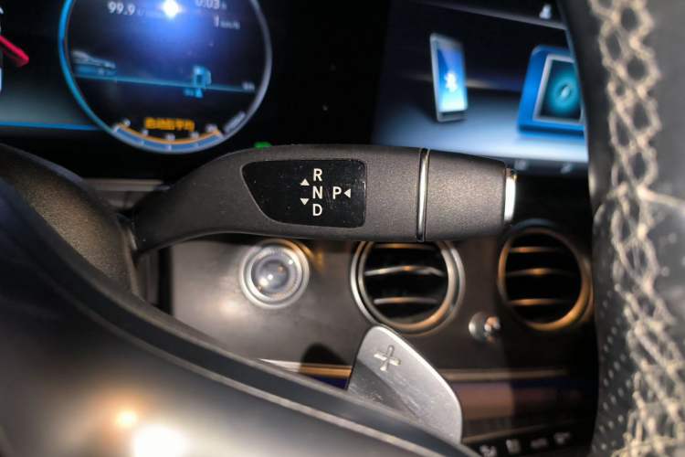 Used Mercedes-Benz E-Class 2019 Restyled E 300 L Sporty and Stylish Edition Gear Lever