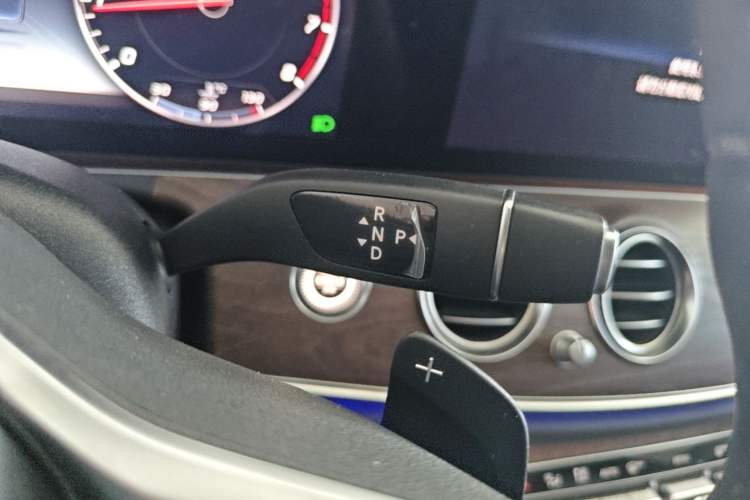 Used Mercedes-Benz E-Class 2019 Restyled E 300 L Luxury Edition Gear Lever