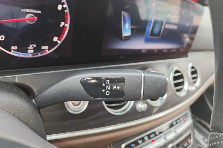 Used Mercedes-Benz E-Class 2019 Restyled E 300 L Sporty and Stylish Edition Gear Lever