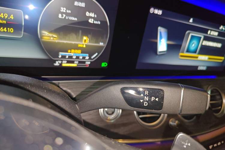 Used Mercedes-Benz E-Class 2019 Restyled E 300 L Sporty and Stylish Edition Gear Lever
