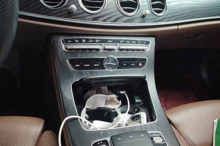 Used Mercedes-Benz E-Class 2019 E 260 L Sport Edition Gear Lever