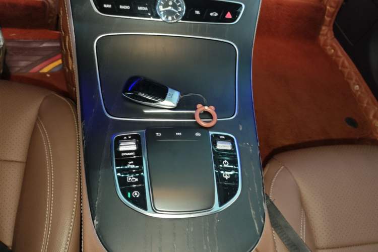 Used Mercedes-Benz E-Class 2019 Restyled E 300 L Sport Luxury Edition Gear Lever