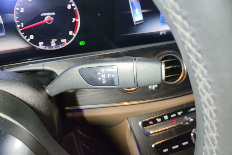 Used Mercedes-Benz E-Class 2019 Restyled E 300 L Sport Luxury Edition Gear Lever