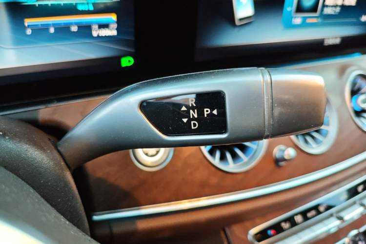 Used Mercedes-Benz E-Class 2019 Restyled E 300 L Luxury Edition Gear Lever