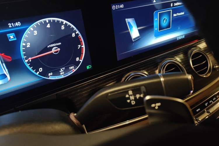 Used Mercedes-Benz E-Class 2019 Restyled E 300 L Sport Luxury Edition Gear Lever
