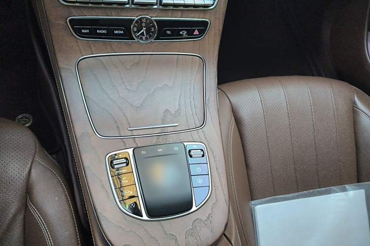 Used Mercedes-Benz E-Class 2019 Restyled E 300 L Luxury Edition Gear Lever