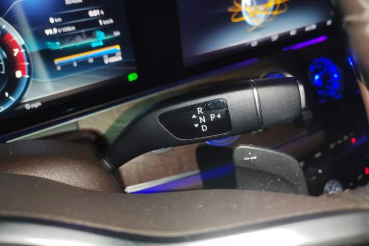 Used Mercedes-Benz E-Class 2019 Restyled E 300 L Luxury Edition Gear Lever