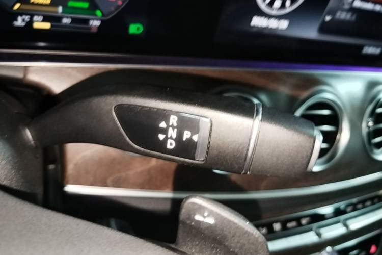 Used Mercedes-Benz E-Class 2019 E 260 L 4MATIC Gear Lever