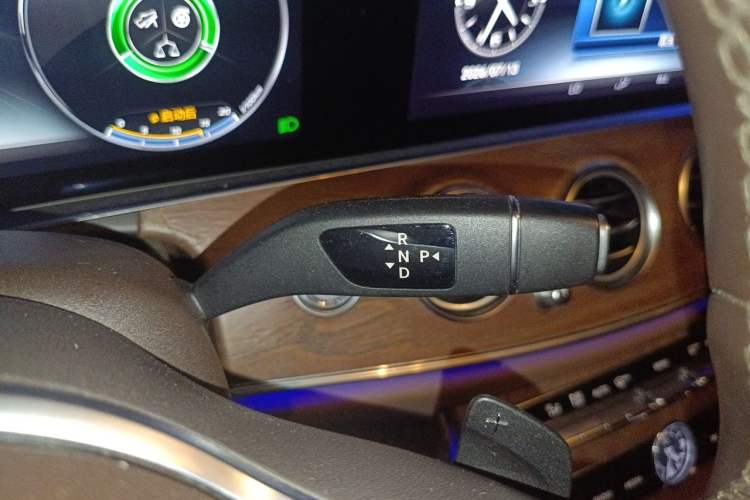 Used Mercedes-Benz E-Class 2019 Restyled E 300 L Luxury Edition Gear Lever