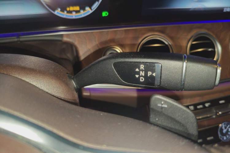 Used Mercedes-Benz E-Class 2019 Restyled E 300 L Luxury Edition Gear Lever