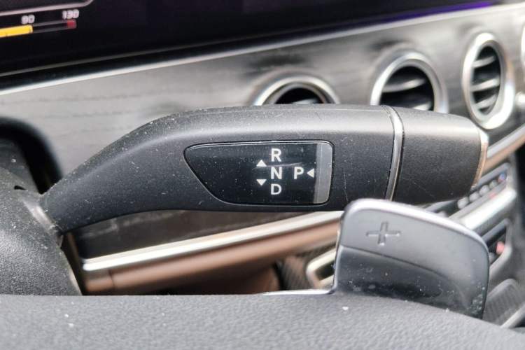 Used Mercedes-Benz E-Class 2019 Restyled E 300 L Sporty and Stylish Edition Gear Lever