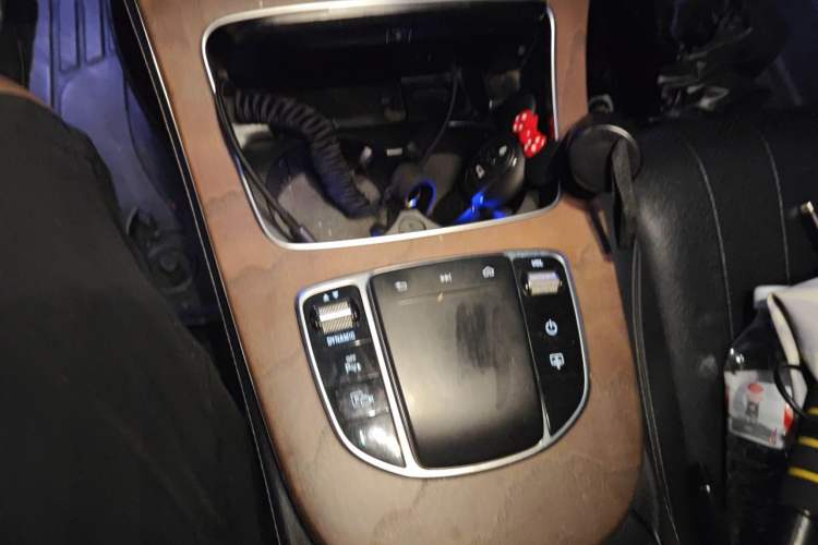 Used Mercedes-Benz E-Class 2019 Restyled E 300 L Luxury Edition Gear Lever
