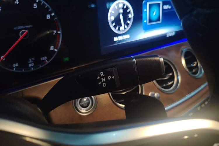 Used Mercedes-Benz E-Class 2019 Facelifted E 300 L Stylish Version Gear Lever