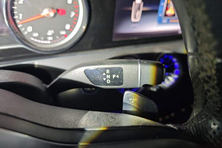 Used Mercedes-Benz E-Class 2019 E 200 Sport Edition Gear Lever