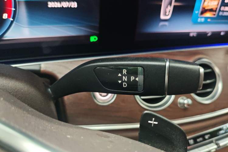Used Mercedes-Benz E-Class 2019 Restyled E 300 L Luxury Edition Gear Lever