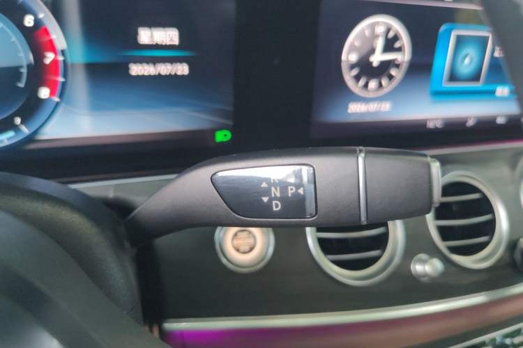 Used Mercedes-Benz E-Class 2019 Restyled E 300 L Sport Luxury Edition Gear Lever