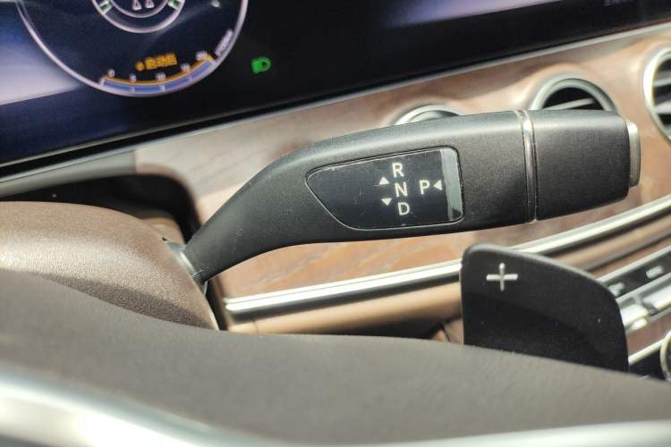 Used Mercedes-Benz E-Class 2019 Restyled E 300 L Luxury Edition Gear Lever