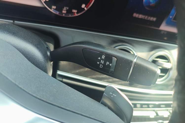 Used Mercedes-Benz E-Class 2019 Restyled E 300 L Sporty and Stylish Edition Gear Lever