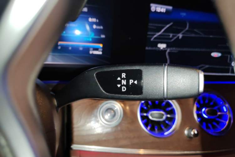 Used Mercedes-Benz E-Class 2019 Restyled E 300 L Luxury Edition Gear Lever