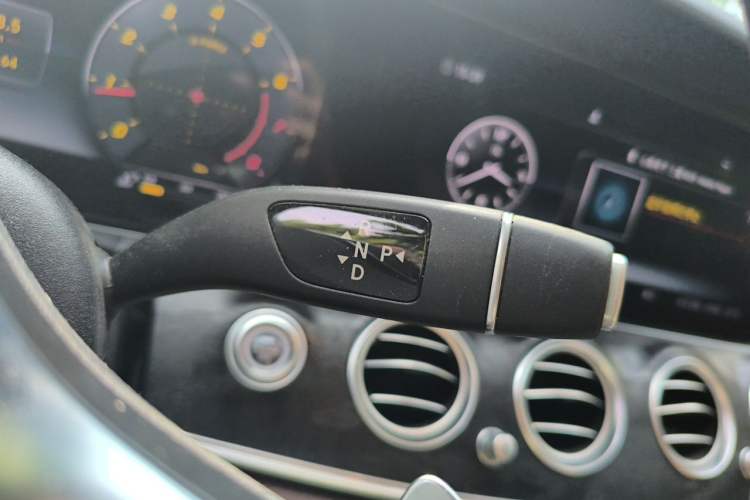 Used Mercedes-Benz E-Class 2019 E 300 L Sport Luxury Edition Gear Lever