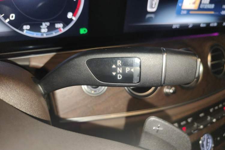 Used Mercedes-Benz E-Class 2019 Facelifted E 300 L Stylish Version Gear Lever