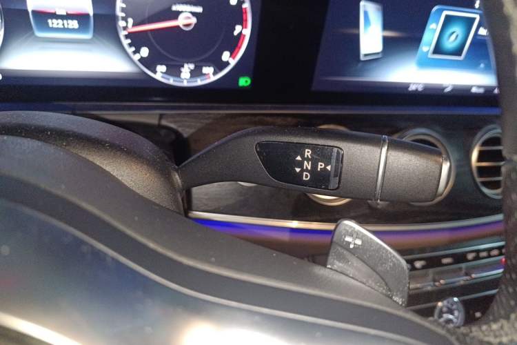 Used Mercedes-Benz E-Class 2019 E 300 L Sport Luxury Edition Gear Lever