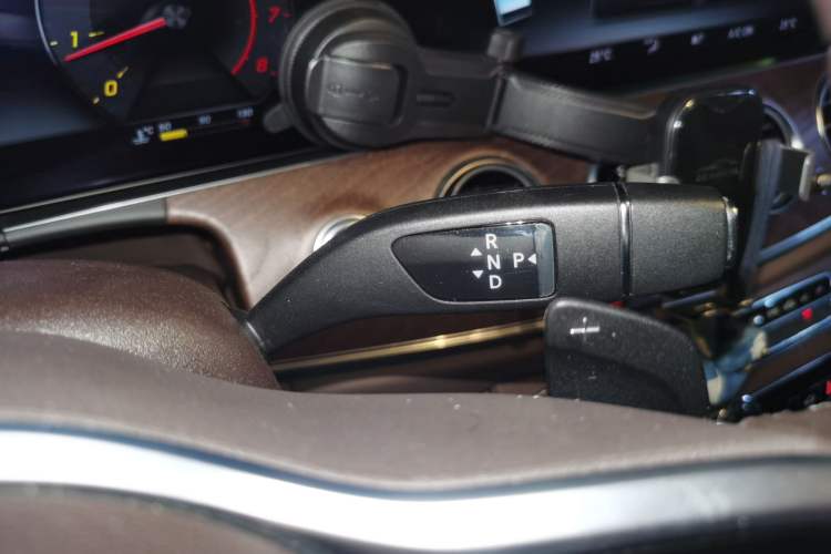 Used Mercedes-Benz E-Class 2019 Restyled E 300 L Luxury Edition Gear Lever