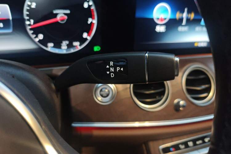 Used Mercedes-Benz E-Class 2019 Restyled E 300 L Luxury Edition Gear Lever