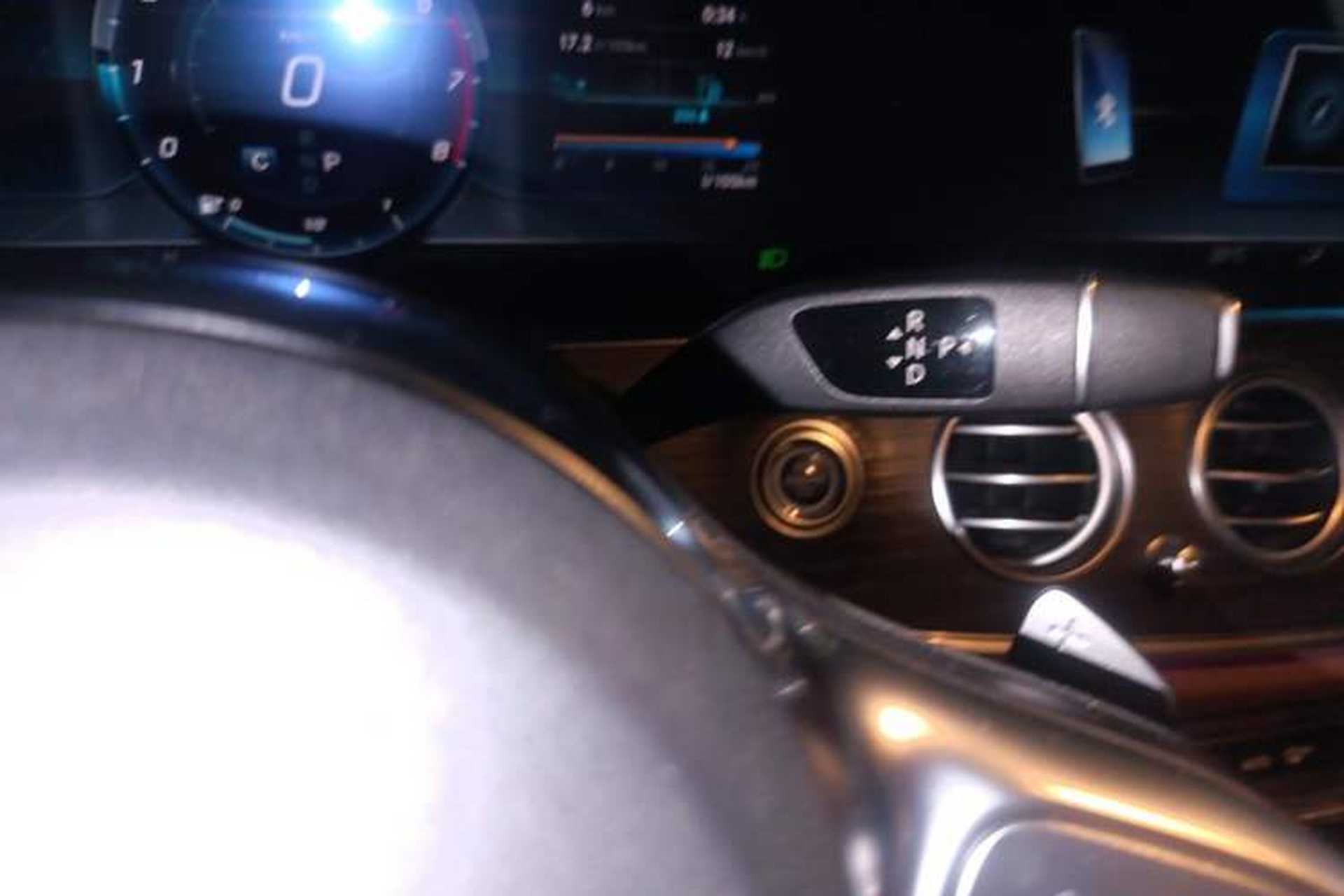 Used Mercedes-Benz E-Class 2019 Restyled E 300 L Sporty and Stylish Edition Gear Lever