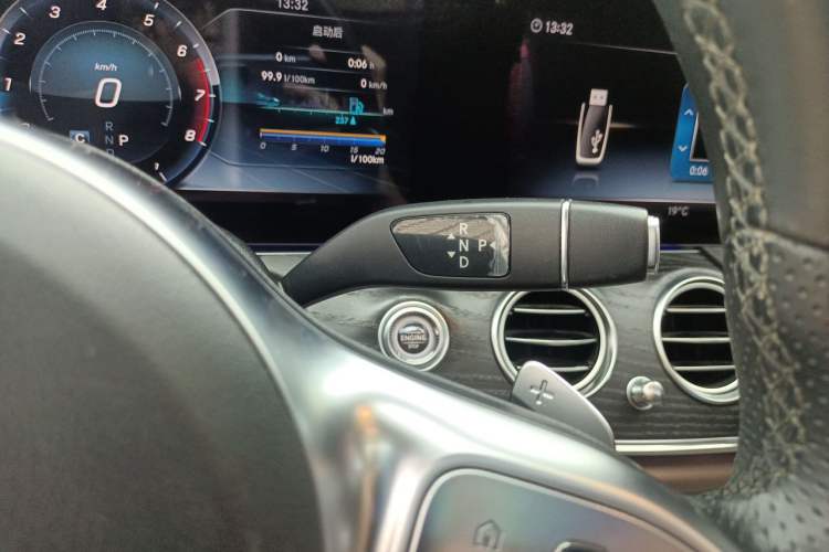 Used Mercedes-Benz E-Class 2019 E 300 L Sport Luxury Edition Gear Lever