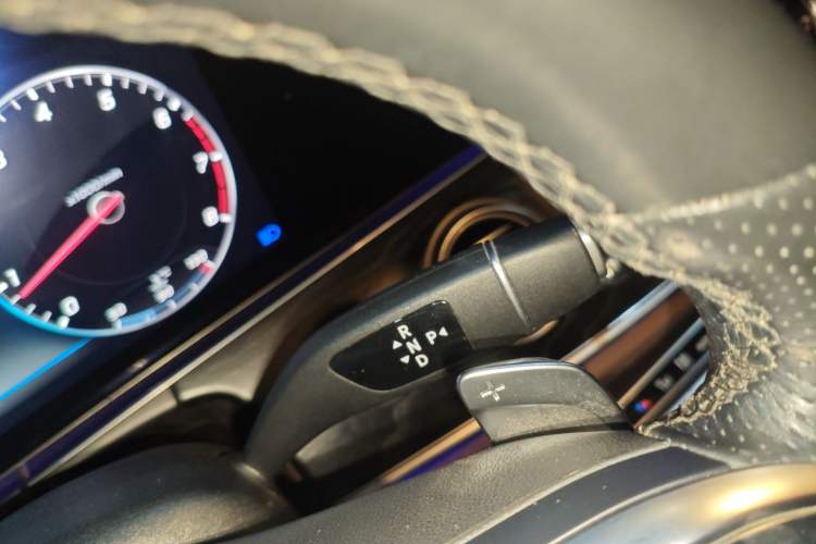 Used Mercedes-Benz E-Class 2019 E 200 L Sport 4MATIC Gear Lever