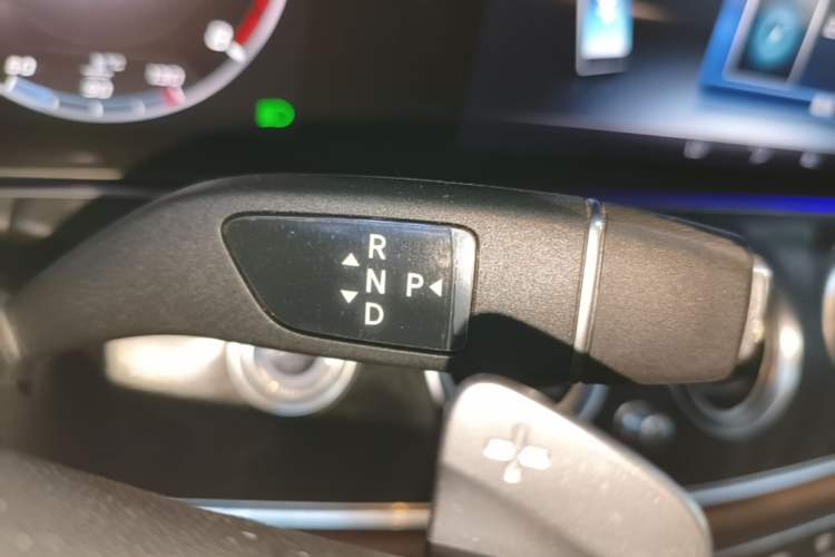 Used Mercedes-Benz E-Class 2019 E 300 L Sporty and Stylish Model Gear Lever