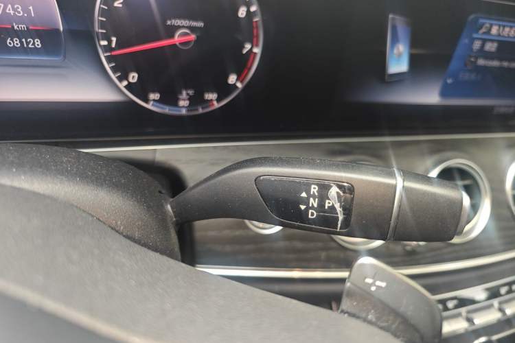 Used Mercedes-Benz E-Class 2019 Restyled E 300 L Sporty and Stylish Edition Gear Lever