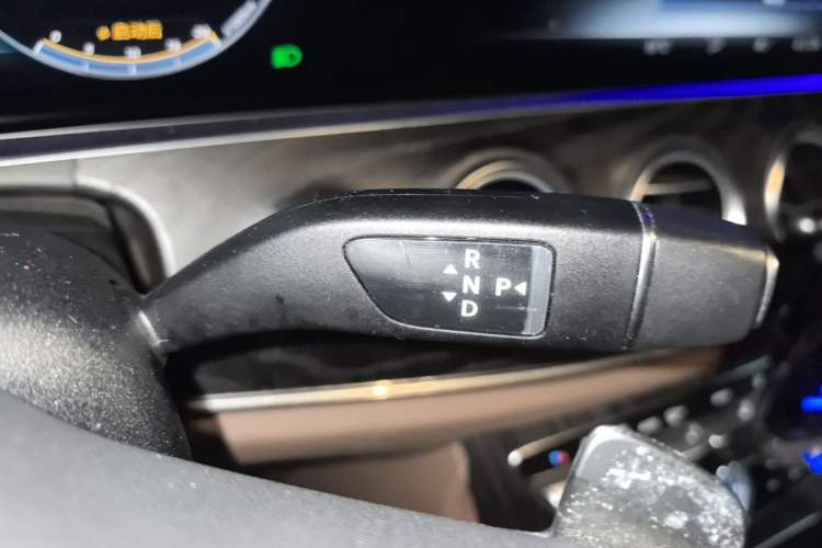Used Mercedes-Benz E-Class 2019 Restyled E 300 L Sporty and Stylish Edition Gear Lever