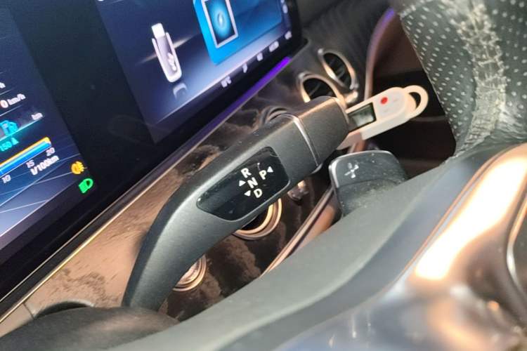 Used Mercedes-Benz E-Class 2019 E 300 L Sporty and Stylish Model Gear Lever