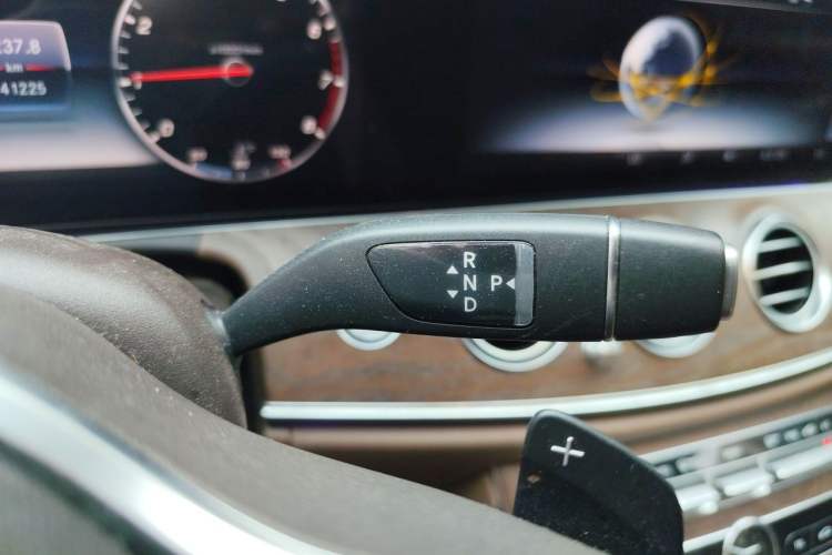 Used Mercedes-Benz E-Class 2019 Restyled E 300 L Luxury Edition Gear Lever