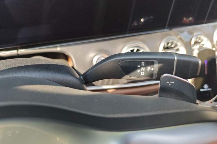 Used Mercedes-Benz E-Class 2019 E 300 L Sporty and Stylish Model Gear Lever