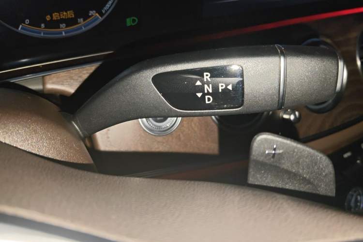 Used Mercedes-Benz E-Class 2019 E 300 L Luxury Model Gear Lever