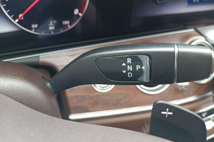 Used Mercedes-Benz E-Class 2019 Restyled E 300 L Luxury Edition Gear Lever