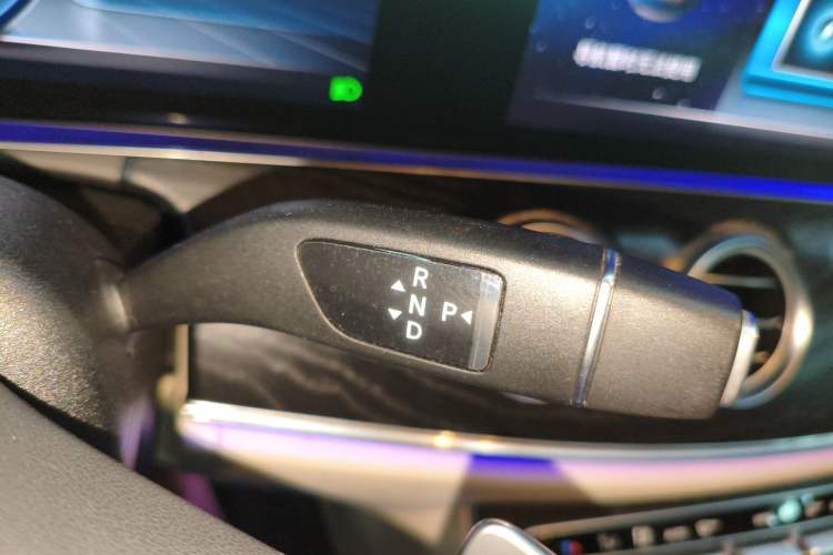 Used Mercedes-Benz E-Class 2019 E 300 L Sport Luxury Edition Gear Lever