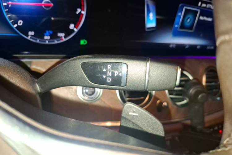 Used Mercedes-Benz E-Class 2019 Facelifted E 300 L Stylish Version Gear Lever