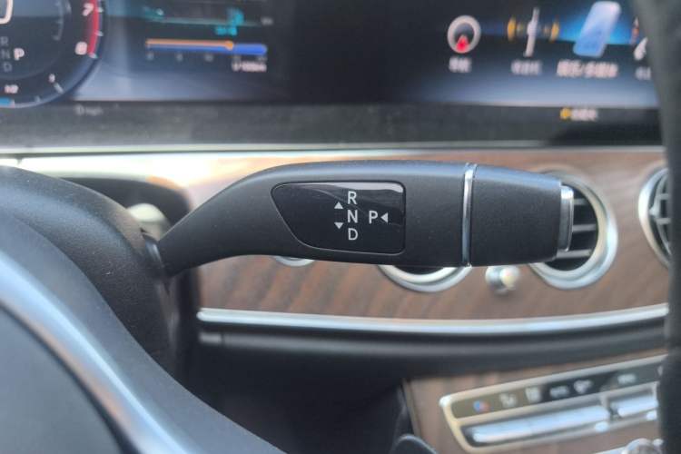 Used Mercedes-Benz E-Class 2019 Restyled E 300 L Luxury Edition Gear Lever