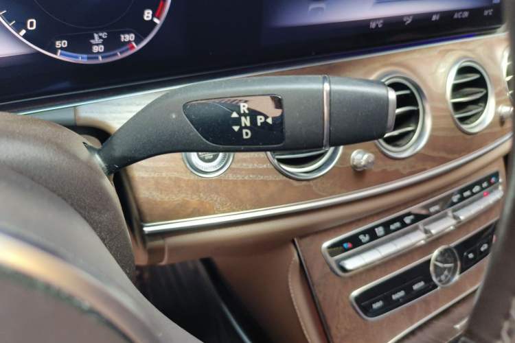 Used Mercedes-Benz E-Class 2019 Restyled E 300 L Luxury Edition Gear Lever