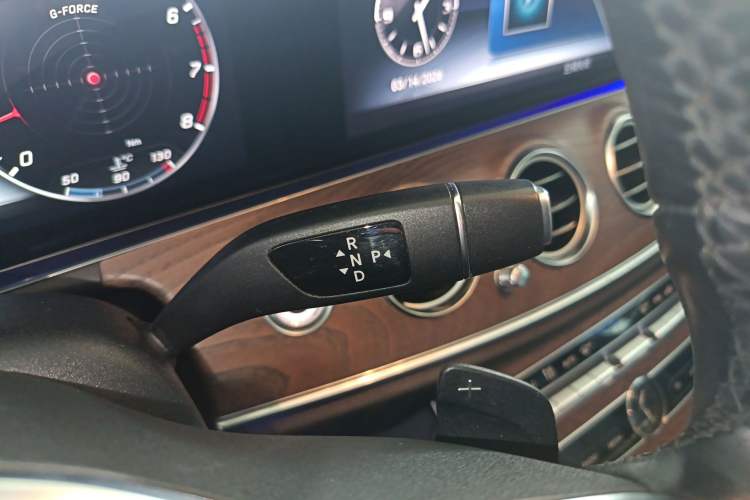 Used Mercedes-Benz E-Class 2019 Restyled E 300 L Luxury Edition Gear Lever
