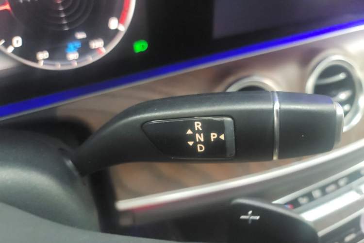 Used Mercedes-Benz E-Class 2019 E 260 L 4MATIC Gear Lever