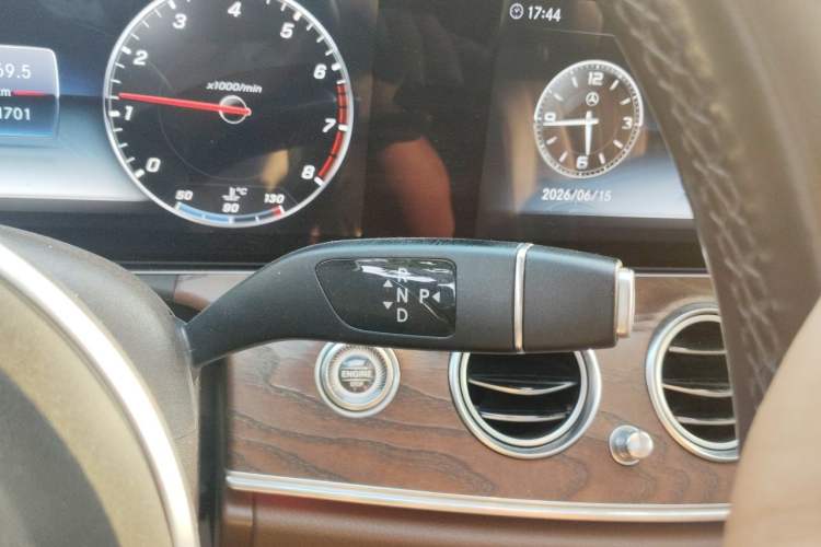 Used Mercedes-Benz E-Class 2019 Restyled E 300 L Luxury Edition Gear Lever