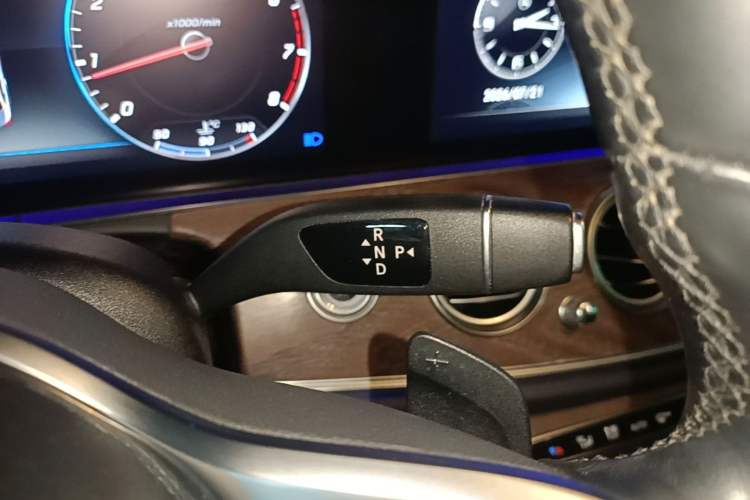 Used Mercedes-Benz E-Class 2019 Restyled E 300 L Luxury Edition Gear Lever