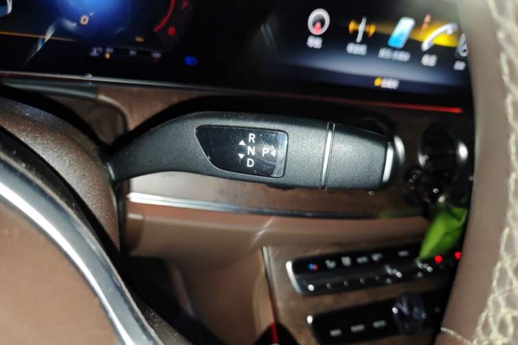 Used Mercedes-Benz E-Class 2019 Facelifted E 300 L Stylish Version Gear Lever